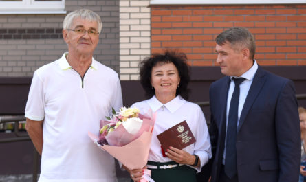 Олег Николаев поздравил строителей в «Новом городе»