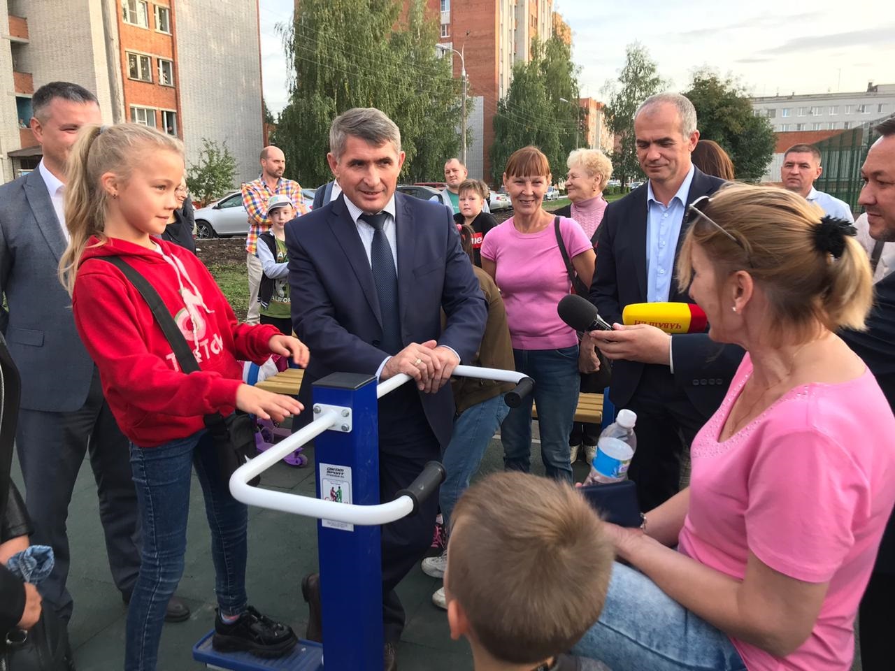 Олег Николаев провел выездное совещание на дворовых территориях города Чебоксары