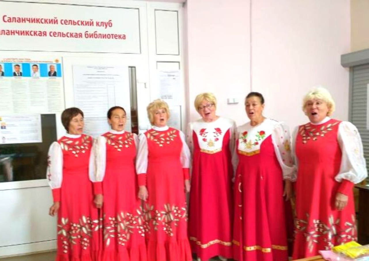 Вокальная группа Саланчикского народного хора выступила перед избирателями