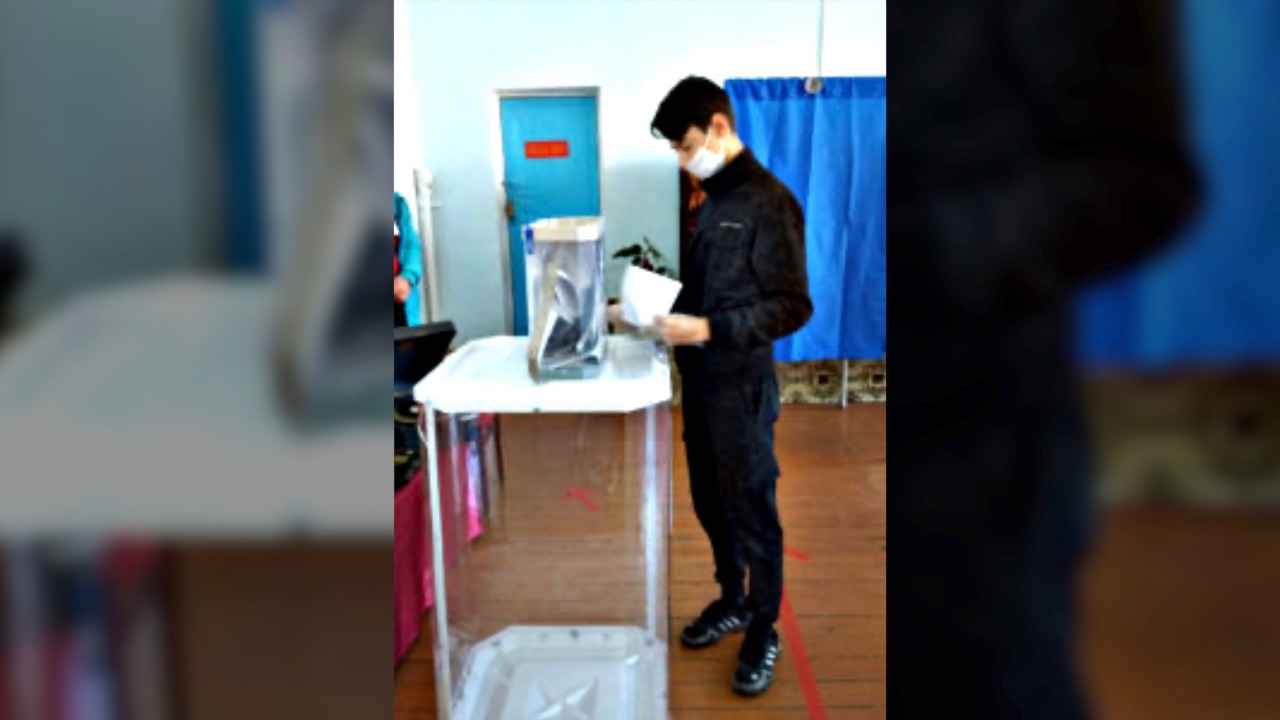 Студент впервые в жизни проголосовал на выборах