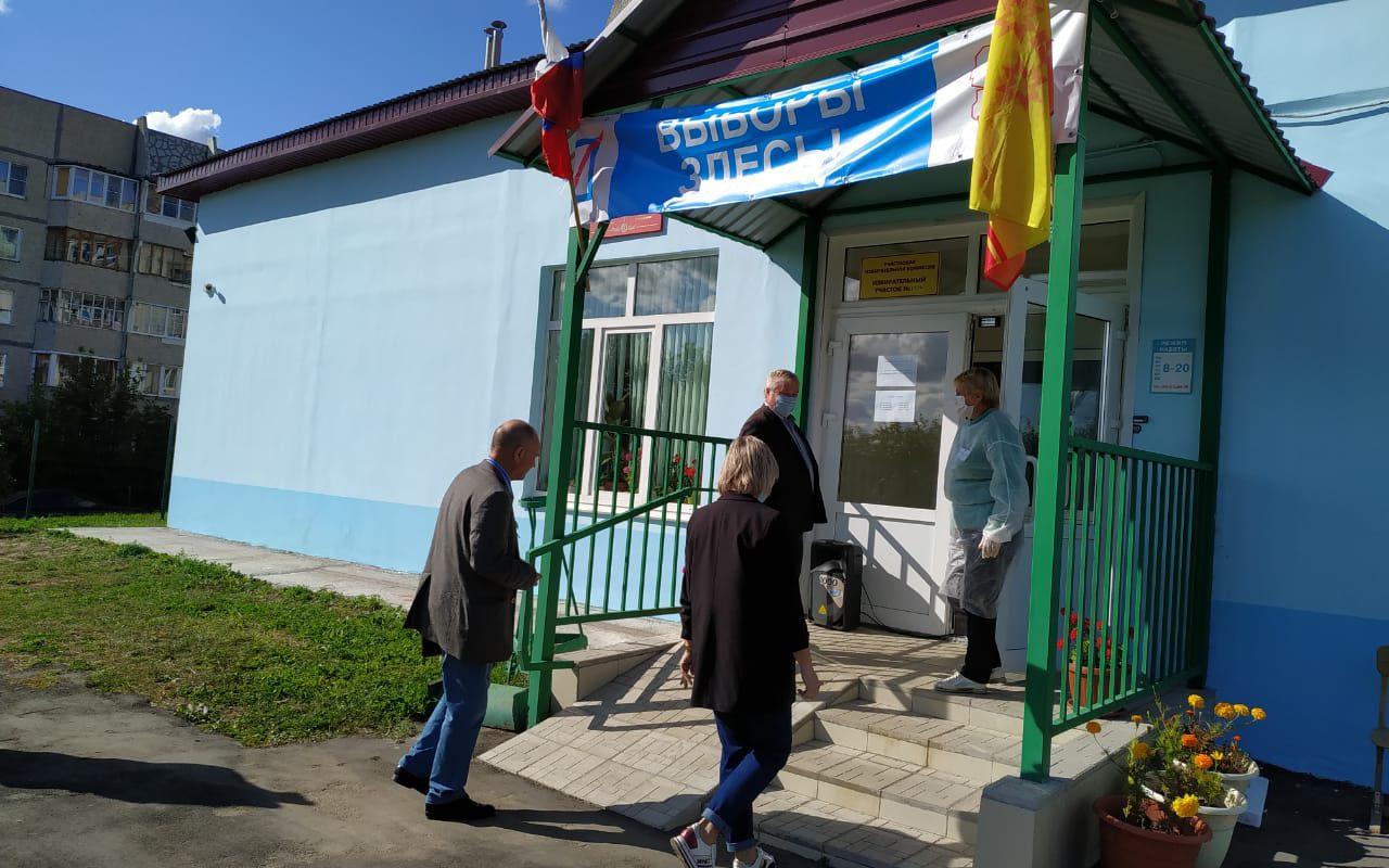 «В Кугесях всё спокойно». Эксперт НОМ Владимир Самарин осмотрел два избирательных участка в поселке