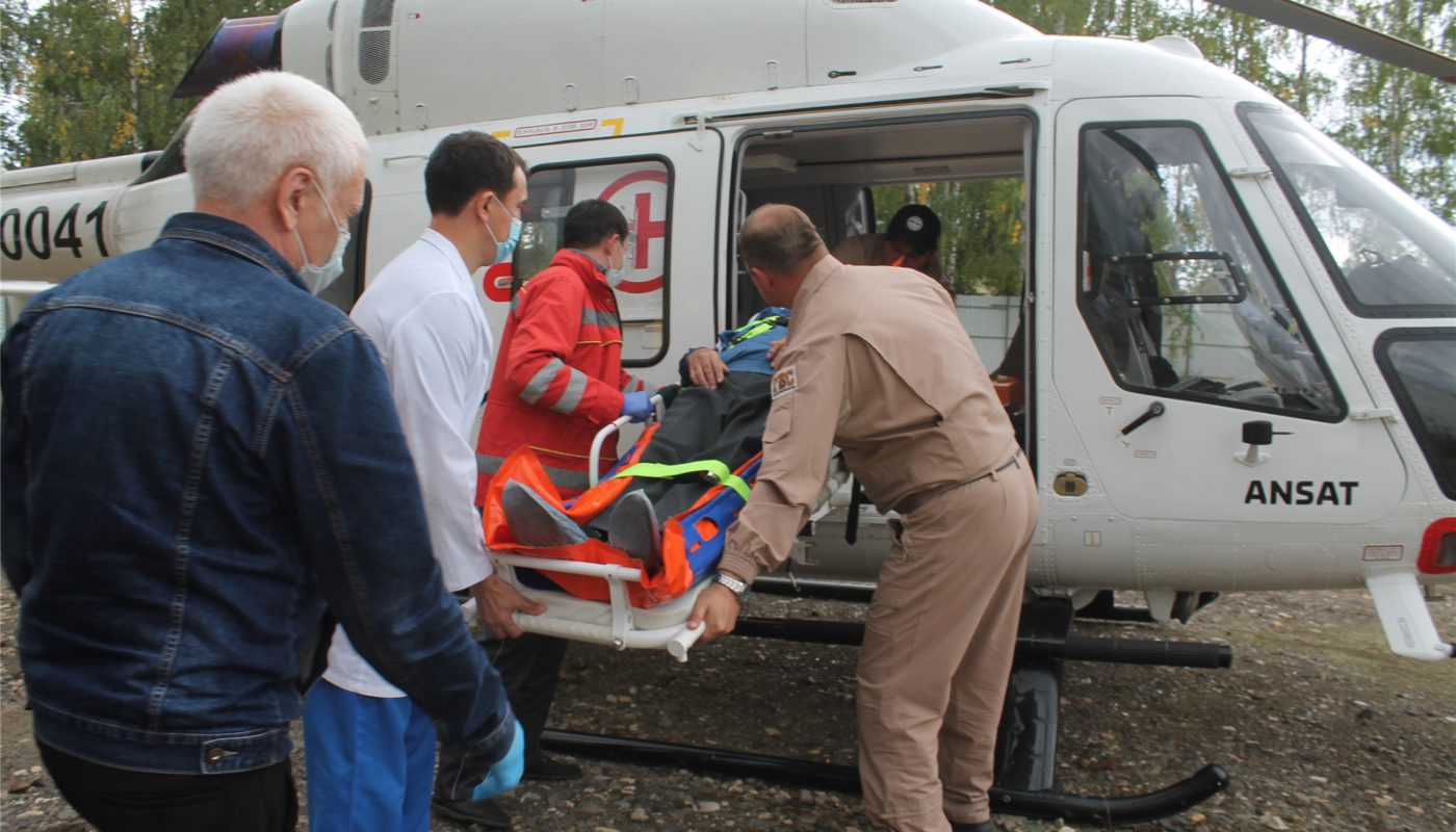Медицинский вертолет доставил первого пациента из Батыревского района в Чебоксары