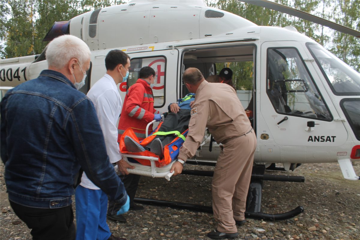 Медицинский вертолет доставил первого пациента из Батыревского района в Чебоксары
