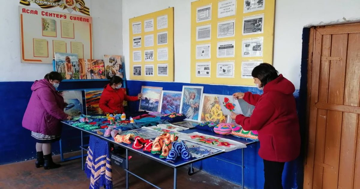 На избирательных участках открыты выставки местных умельцев