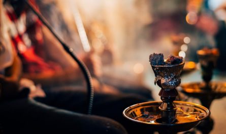 В Чувашии продолжают выявлять нарушителей запрета на курение кальянов в ресторанах