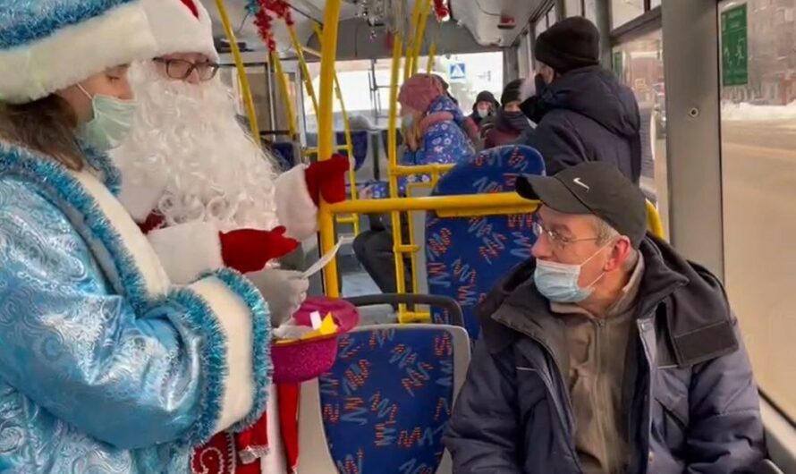 В Новочебоксарске вновь заметили троллейбус со Снегурочкой и Дедом Морозом